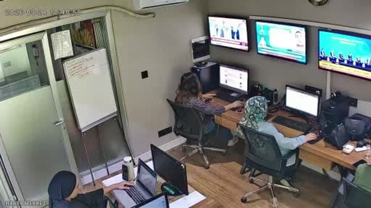 Canlı yayın sırasında sarsıldılar: Ruha TV ekibinin deprem paniği