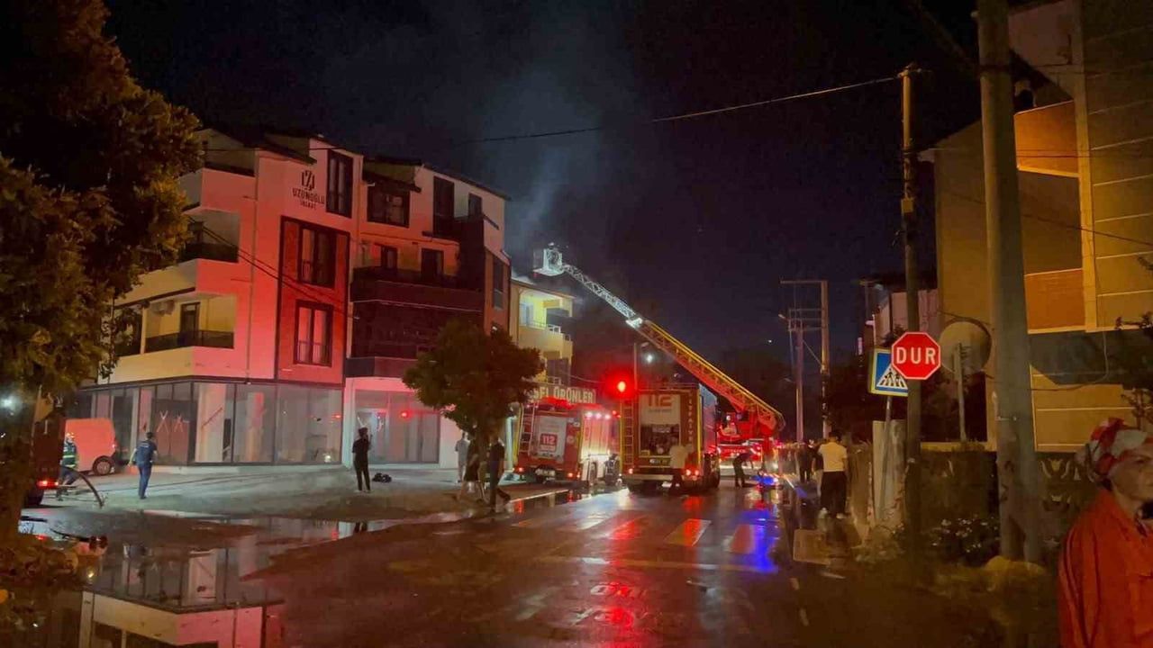 Çardakta yükselen alevler bina katlarına ulaştı: bir kişi düşerek yaralandı