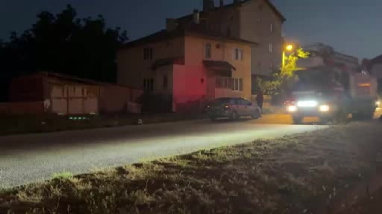 Çarpışmanın etkisiyle tarlaya savrulan araç: 4 kişi yaralandı