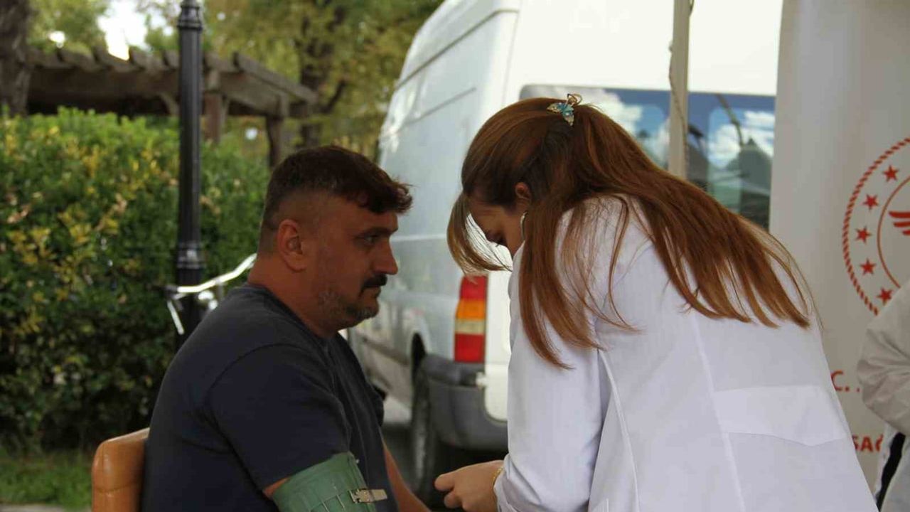 Çarşamba tarihi köprüde halk sağlığı şenliği ve erken teşhis vurgusu