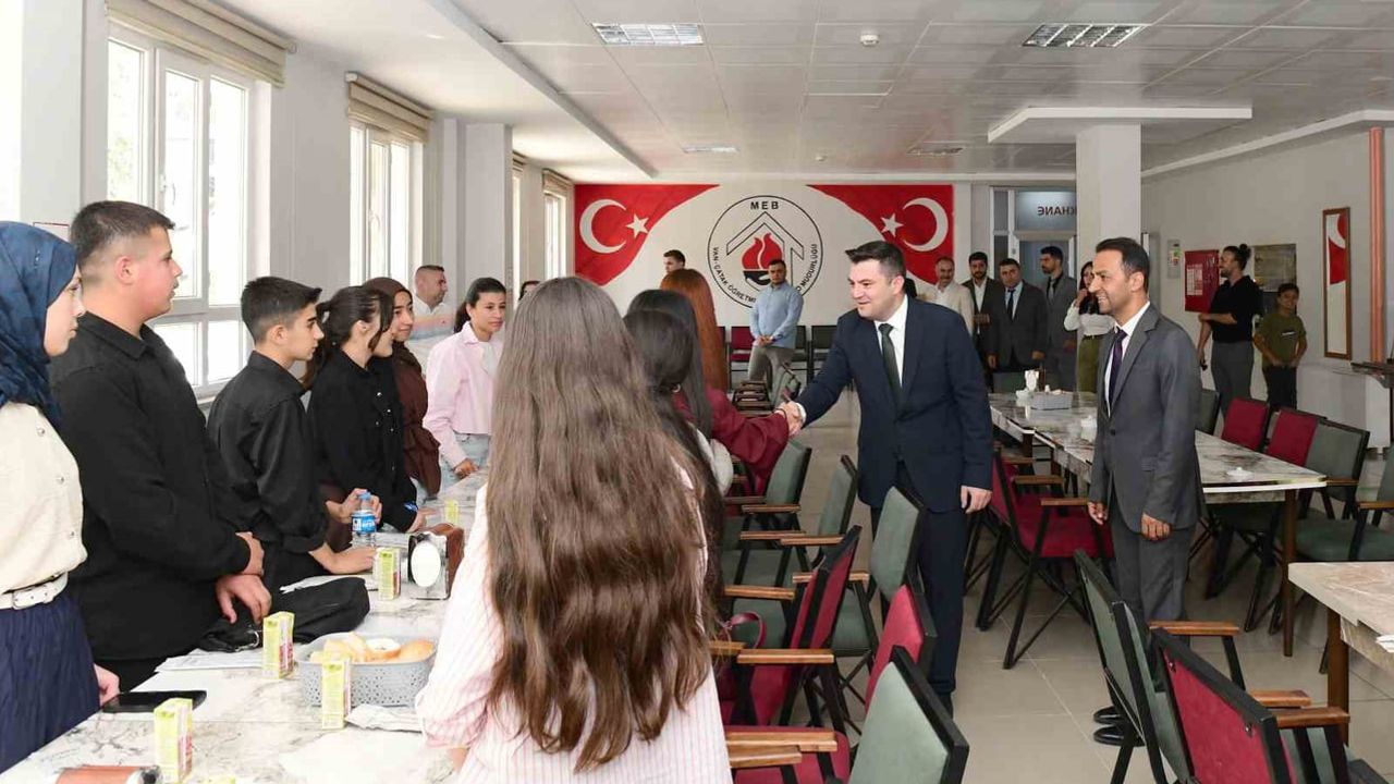 Çatak'ta geleceğe adım atan öğrencilere ödül