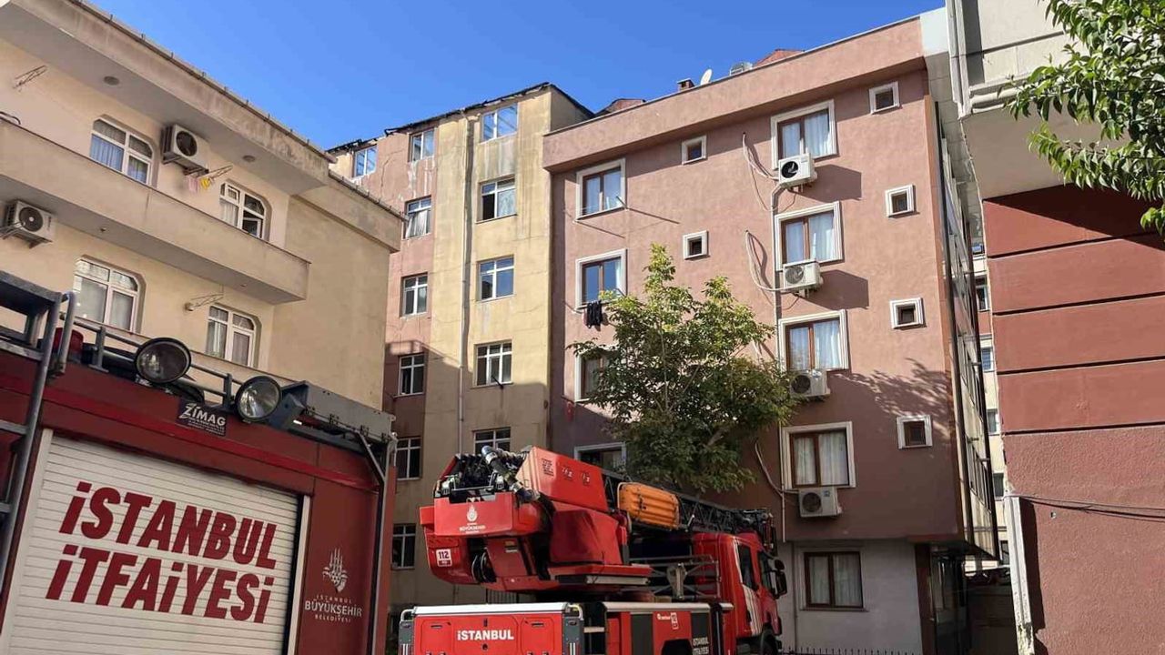Çatı yangını Bahçelievler'de kentsel dönüşümde boşaltılan 7 katlı binayı etkiledi