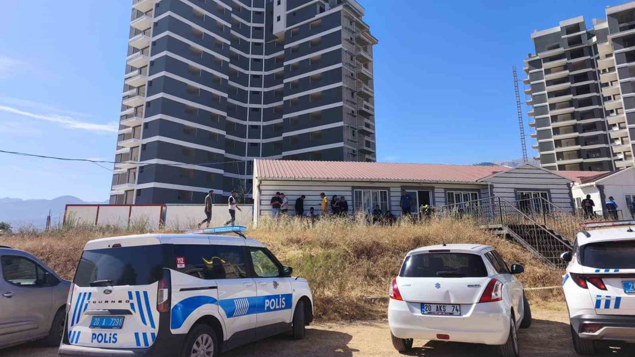 Çatıya çıkarak ücret talep ettiler: 15 katlı inşaatta taşeron işçi eylemi