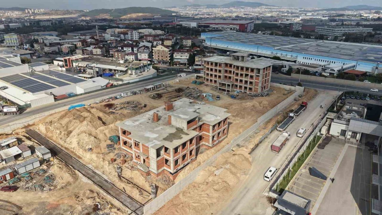 Çayırova'nın eğitimine yeni soluk: 24 sınıflı meslek lisesinde kaba inşaat tamamlandı