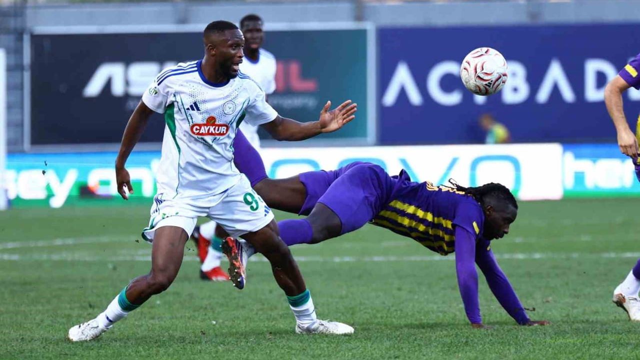 Çaykur Rizespor etkili savunmayla Eyüpspor'u 2-0 mağlup etti