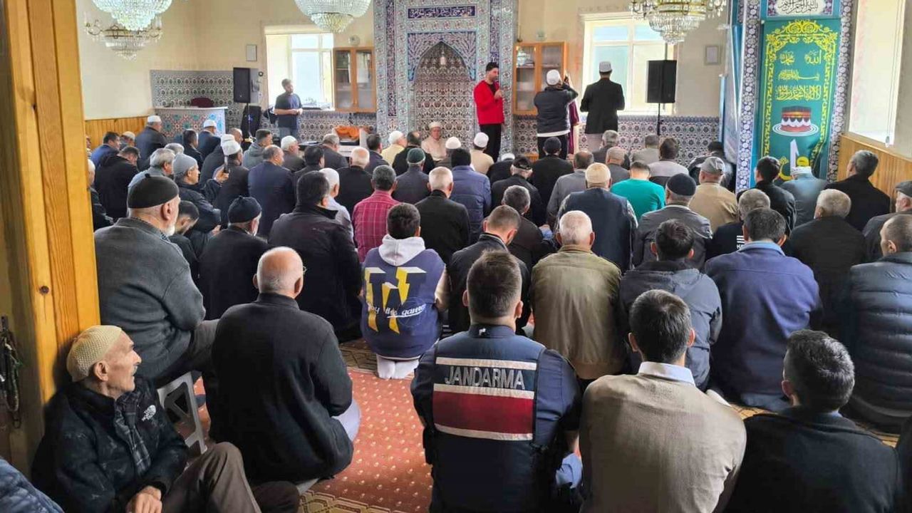 Çele'de yağış engel tanımadı: hacet ve mevlid camide buluştu
