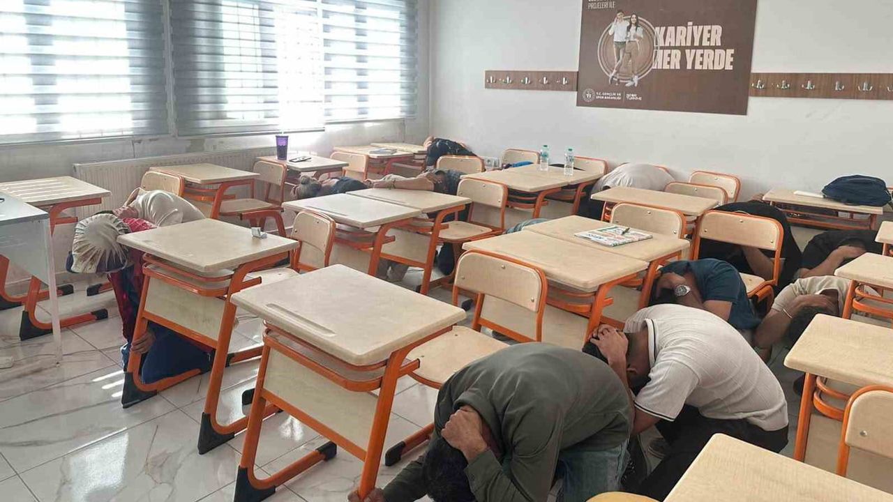 Çelikhan’da gerçeğini aratmayan tatbikat: deprem ve yangın için uygulamalı eğitim