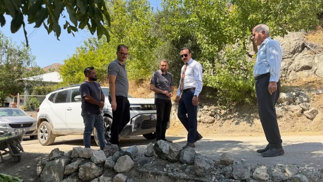 Çelikhan'da yol konforu için sıcak asfalt hazırlığı yerinde değerlendirildi