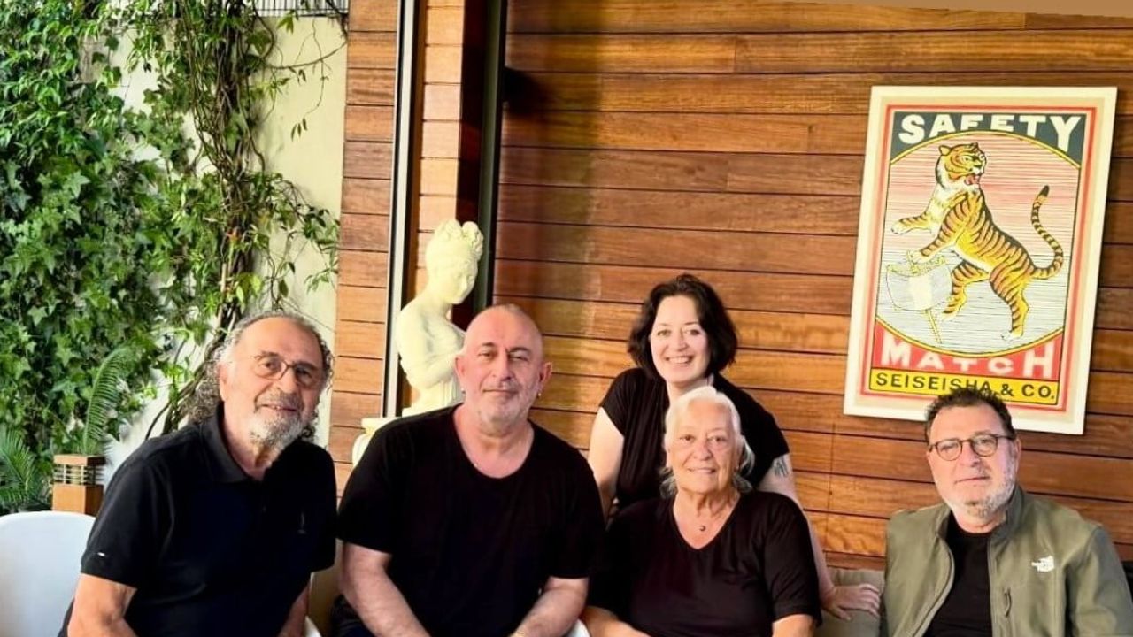 Cem Yılmaz taburcu oldu, ailesiyle sağlık dolu ilk fotoğrafı paylaştı