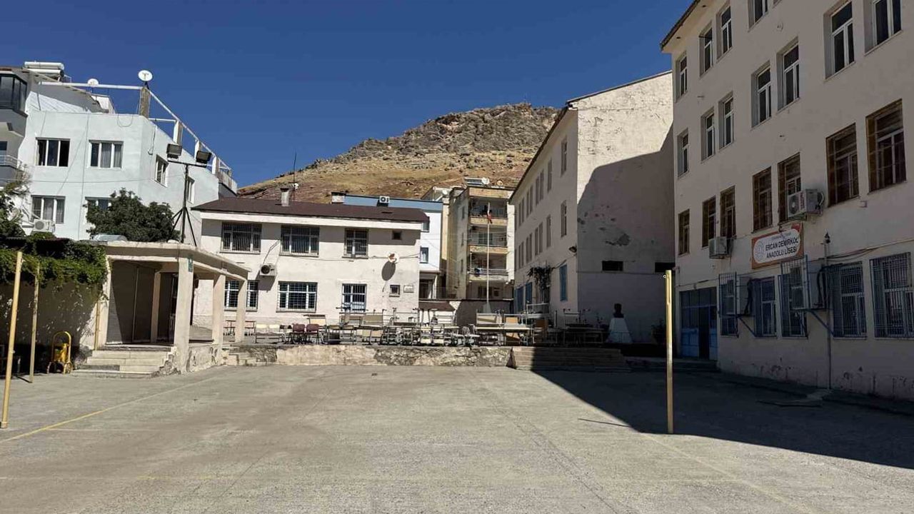 Çermik'te yarım asırlık Ercan Demirkol Anadolu Lisesi yıkılacak; 16 derslikli yeni bina planlanıyor