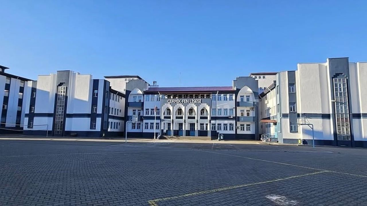 Çermik'te yemek sonrası rahatsızlanan 11 öğrenci hastaneye kaldırıldı