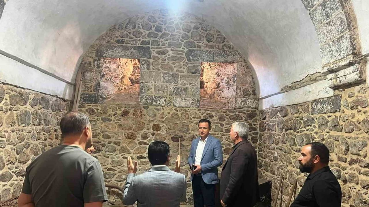 Çermik'teki saray hamamı yeni restorasyonu bekliyor