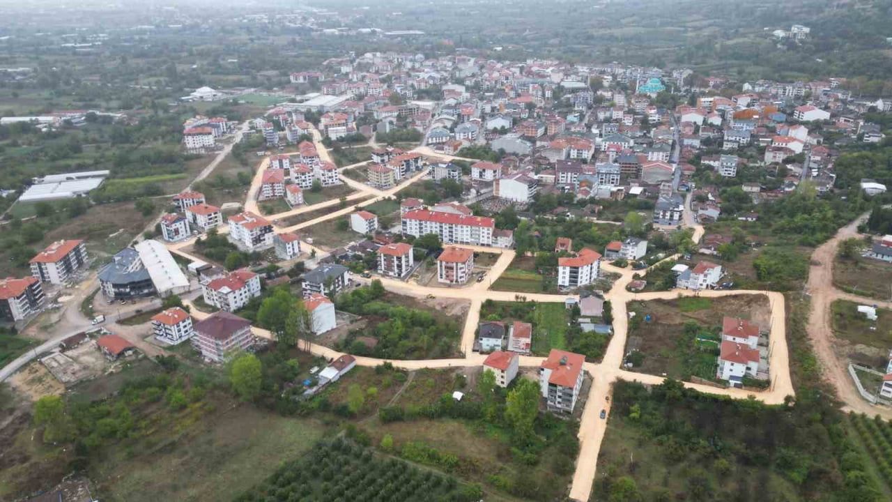 Cerrah Mahallesi'nde 27 sokakta 4 km'lik sathi kaplama çalışması başladı