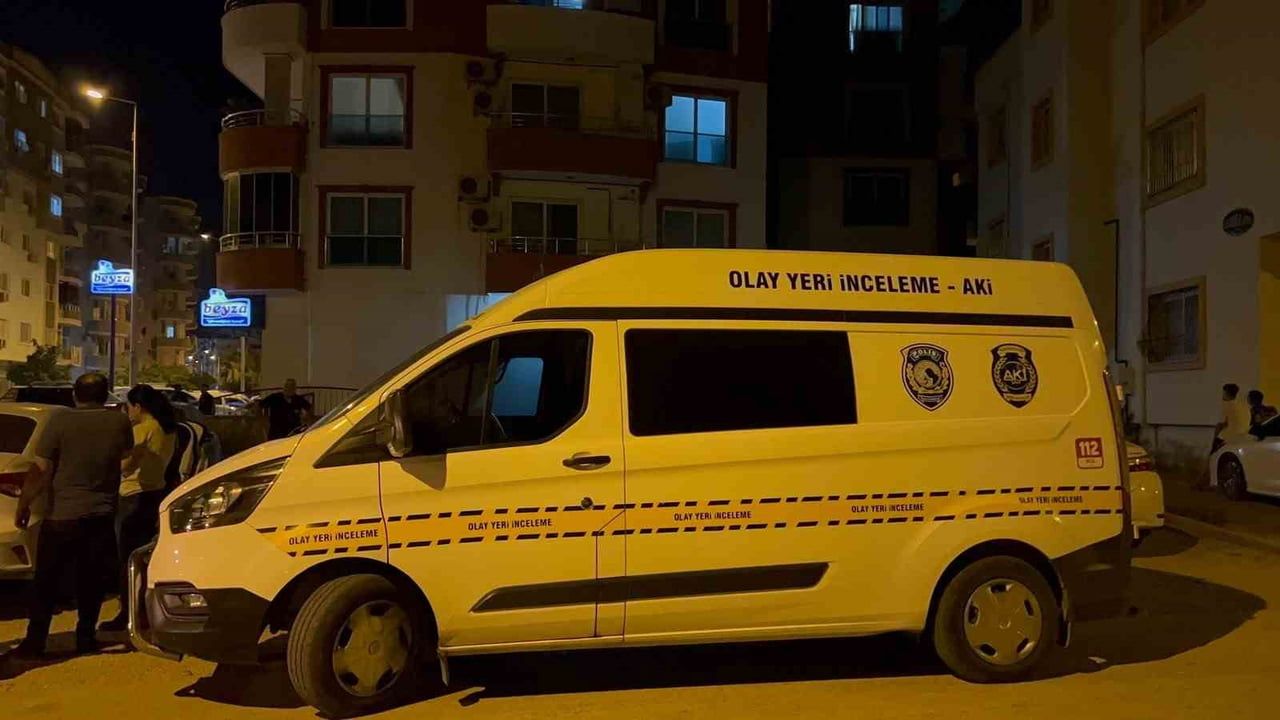 Ceyhan'da aile trajedisi: boşandığı eşini ve oğlunu vurduktan sonra yaşamına son verdi