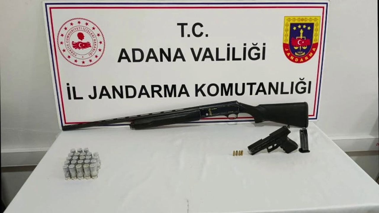 Ceyhan'da jandarmadan eş zamanlı baskın: ruhsatsız silahlar ve mühimmat ele geçirildi