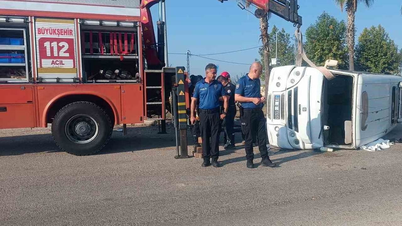 Ceyhan'da kavşak çarpışmasında minibüs sürücüsü yaşamını yitirdi