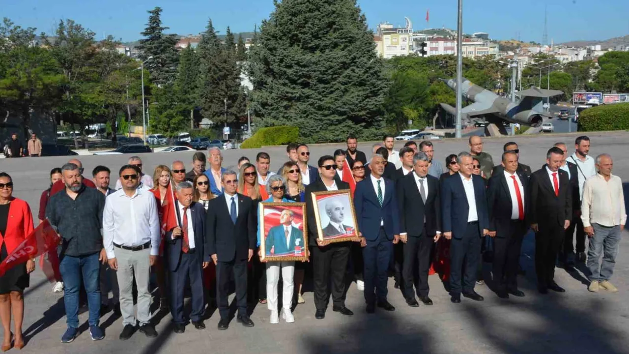 CHP 103. yaşını Balıkesir'de demokrasi vurgusuyla kutladı