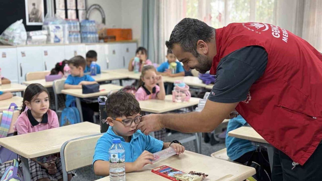 Çine'de yeni eğitim yılına küçük destek: öğrencilere kalem seti