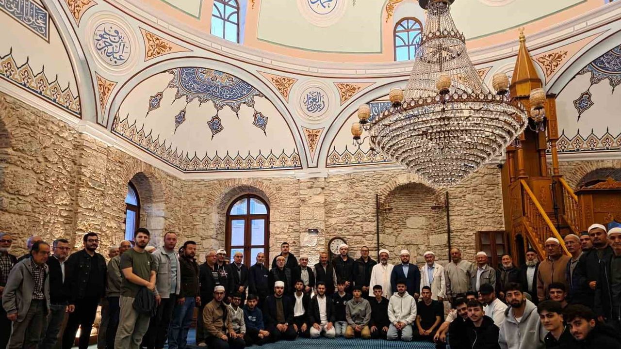 Çivril'de camide buluşma: gaziler ve şehitler için dualar yükseldi