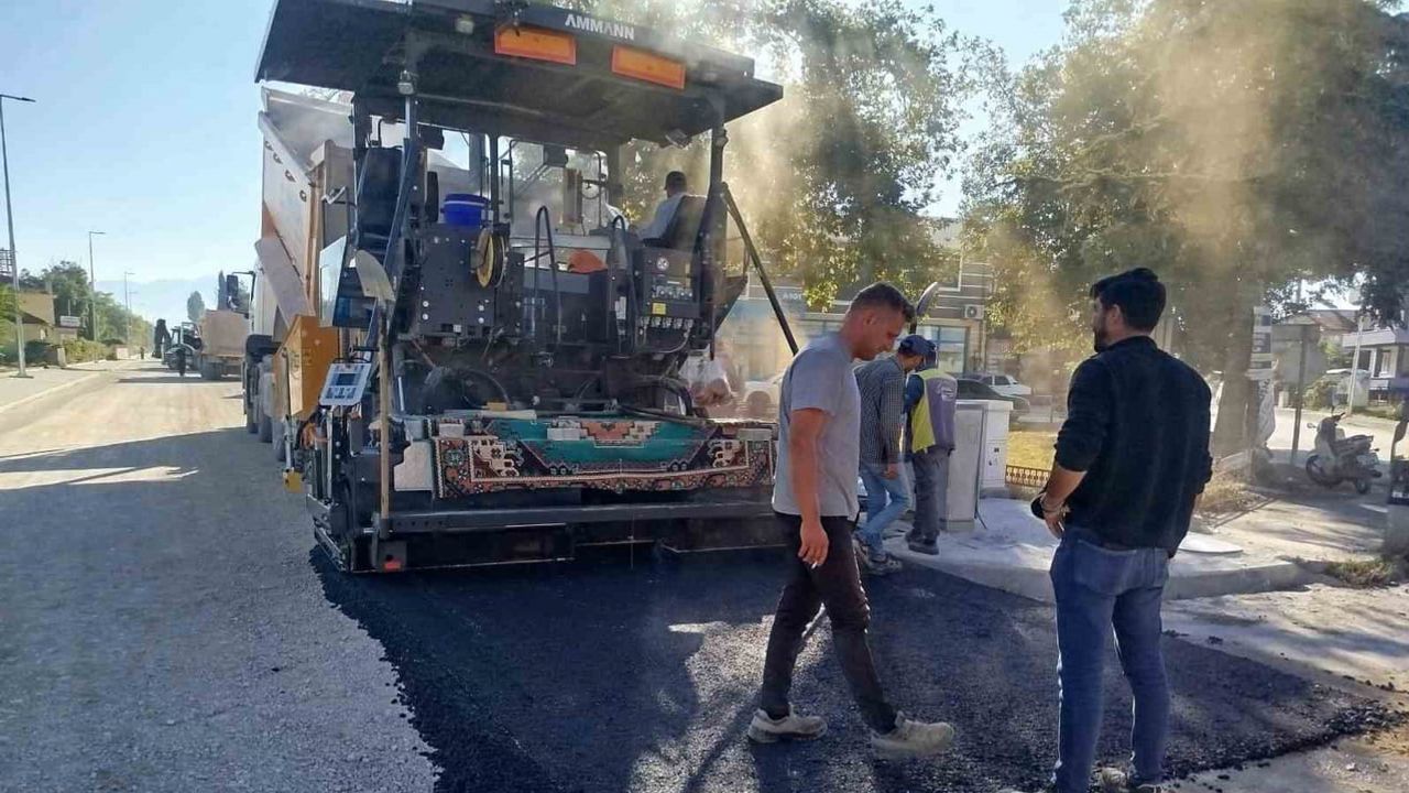 Çivril'de yıllardır beklenen güzergâh yenilendi: Işıklı-Değirmenönü Caddesi açıldı