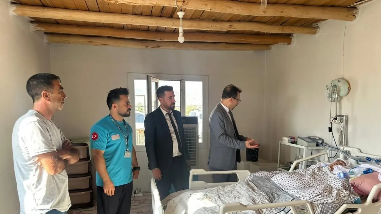 Cizre'de sağlık yöneticileri ev ziyaretleriyle hastaların yanında oldu