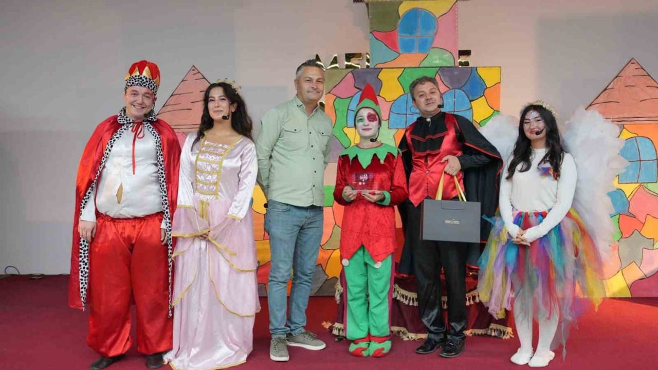 Çocuklar Konakaltı'nda renkli atölyeler ve tiyatroyla buluştu
