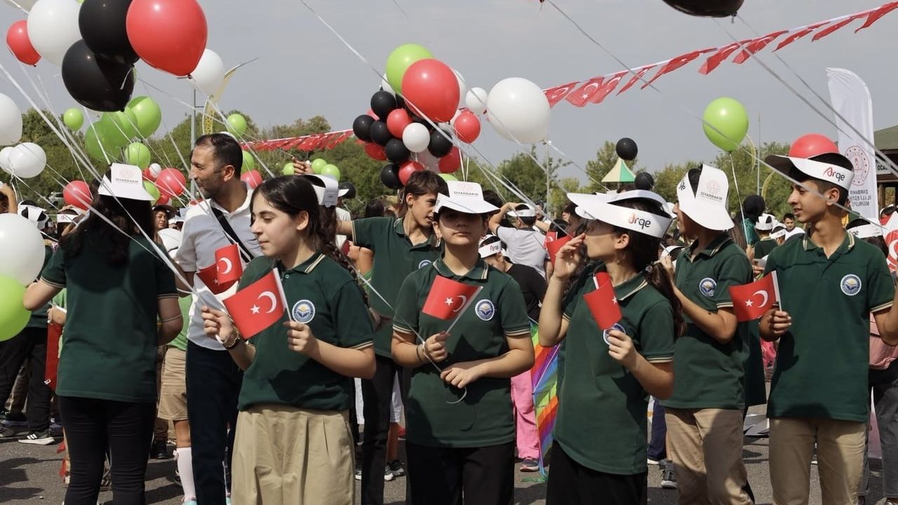 Çocukların uçurtmaları Gazze'ye umut taşıdı