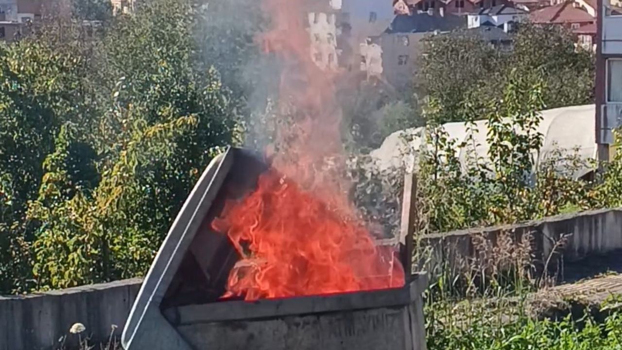 Çöp konteynerinde çıkan yangın Çaydüzü Mahallesi'nde mahalleli tarafından söndürüldü