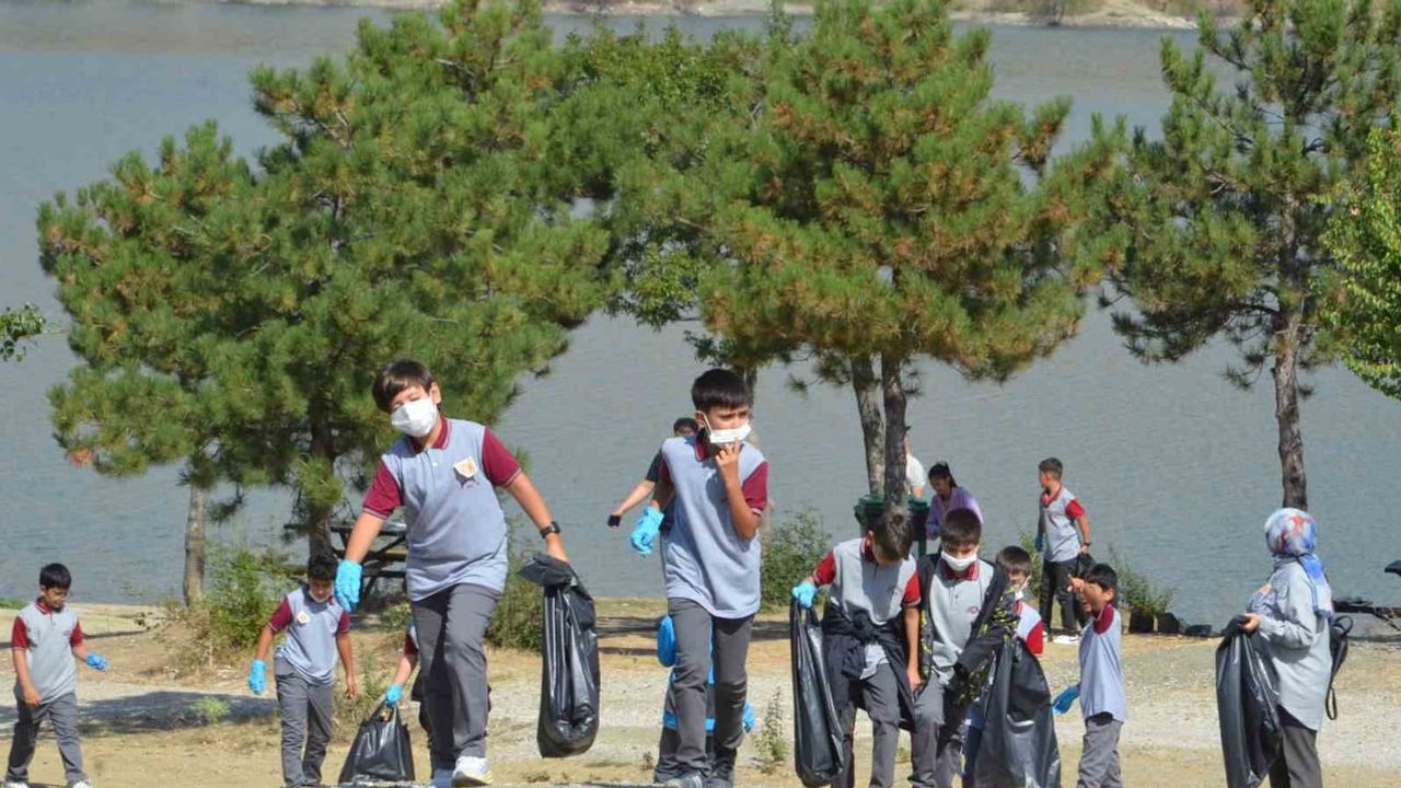 Çorum'da 250 gönüllü ile baraj çevresinde temizlik seferberliği