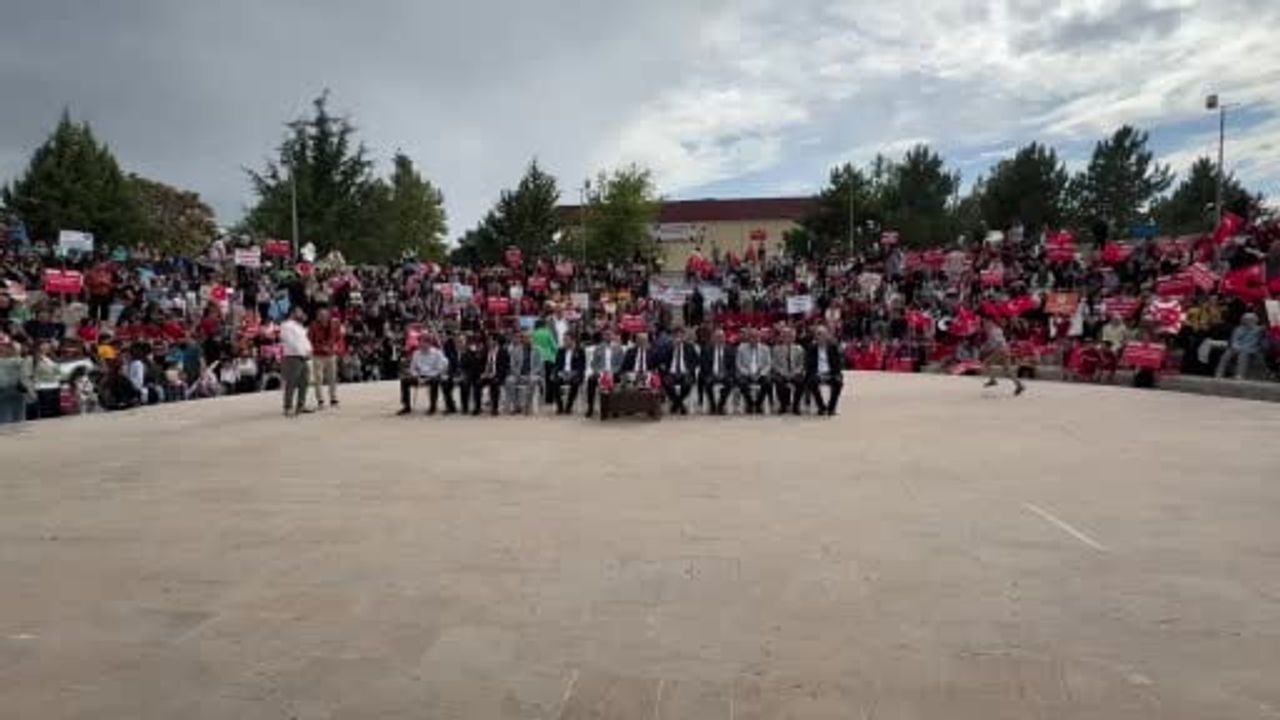 Çorum'da çocukların gökyüzü çağrısı: savaş bölgelerindeki akranları için balon ve uçurtma