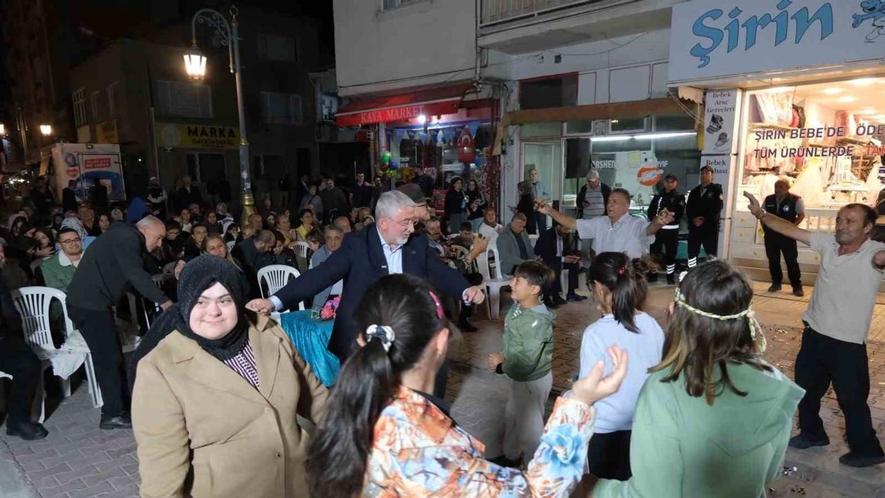 Çorum'da mahalle şenliğinde Türk halk müziğiyle unutulmaz akşam