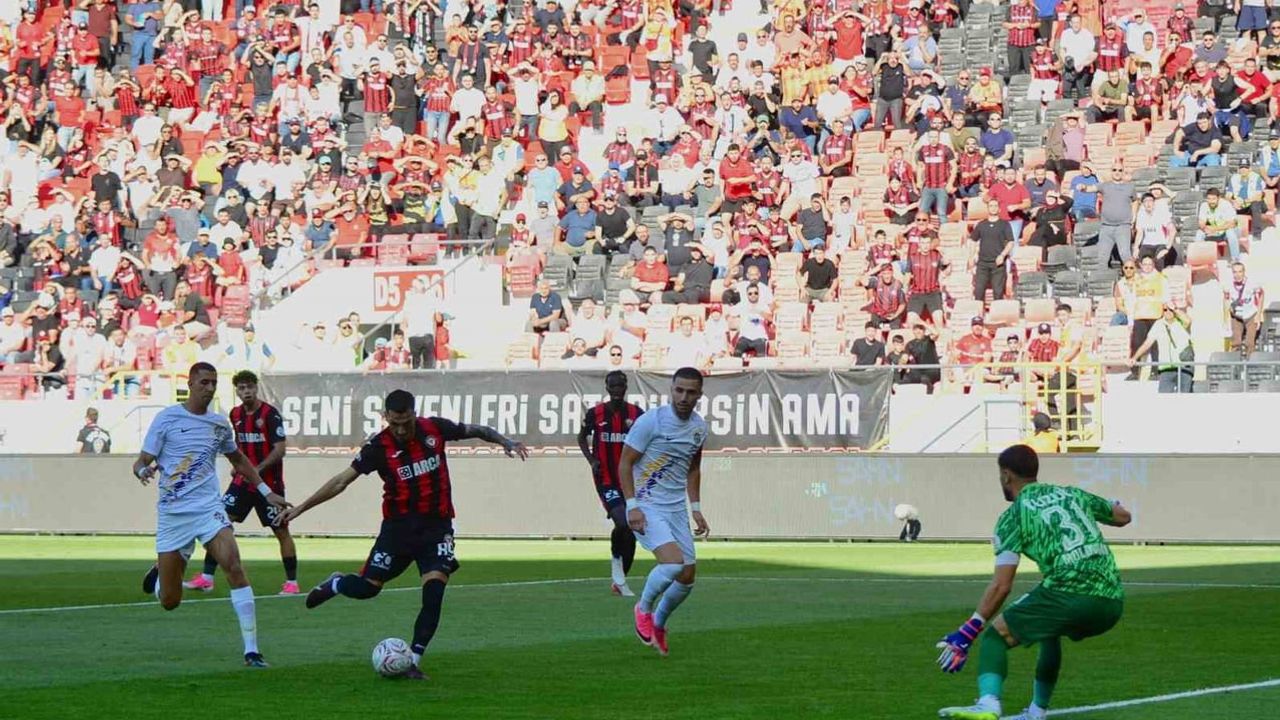 Çorum FK 15. dakikada bulduğu golle evinde üstünlüğü aldı