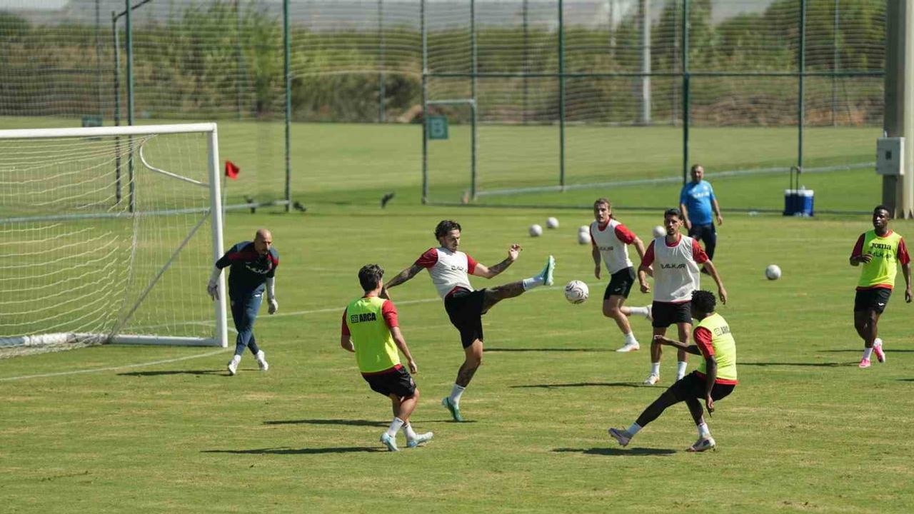 Çorum FK Antalya kampında çift idmanla tempoyu yükseltti