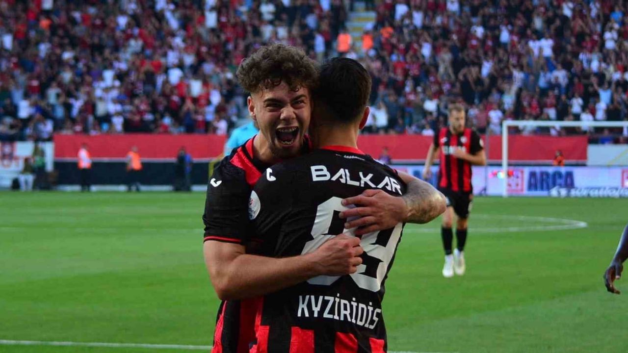 Çorum FK, Kyziridis ve Borza ile ilk yarıyı önde tamamladı