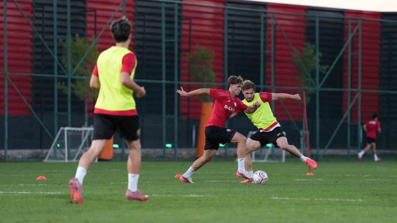 Çorum FK Samsunspor maçı öncesi iki kadroyla çalışıyor