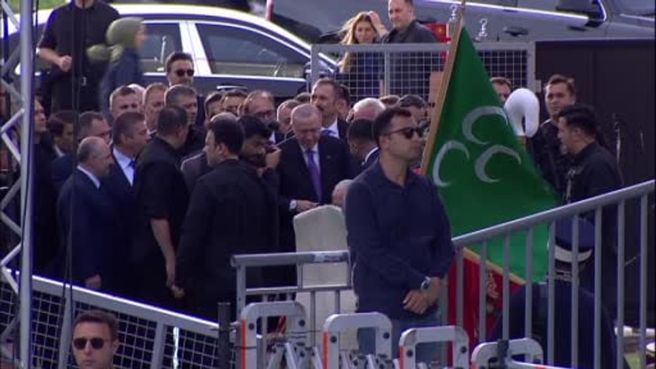 Cumhurbaşkanı Erdoğan Atatürk Havalimanı millet bahçesi'ndeki yağlı güreş finalini izledi