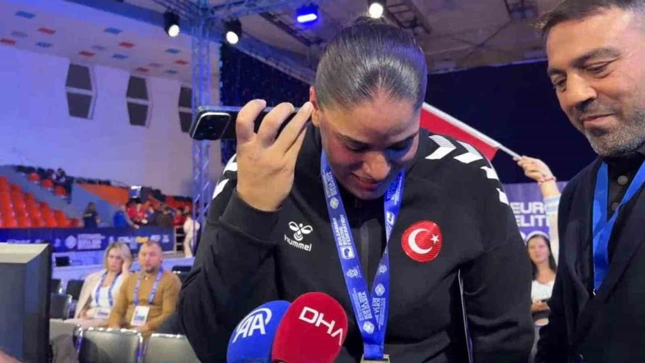Cumhurbaşkanı Erdoğan'dan milli boksçulara moral telefonu