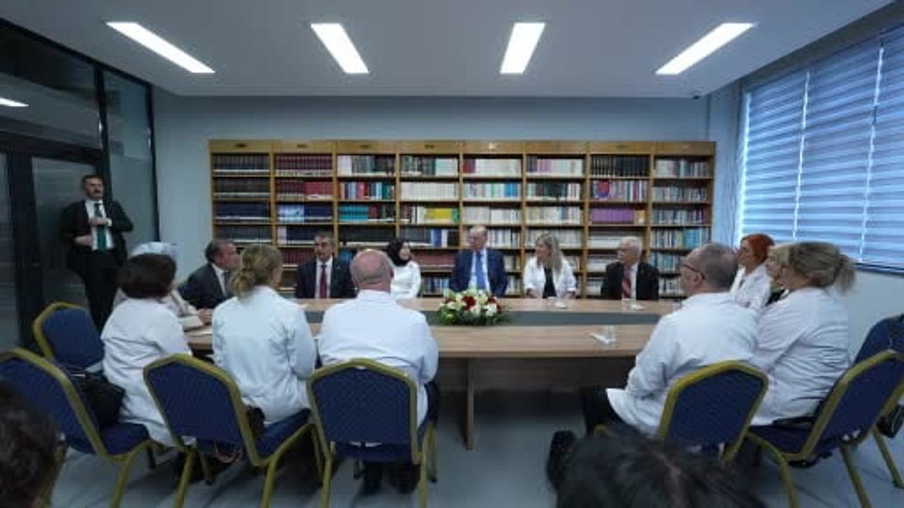 Cumhurbaşkanı Erdoğan Gazi Anadolu Lisesi'nde öğretmen ve öğrencilerle buluştu