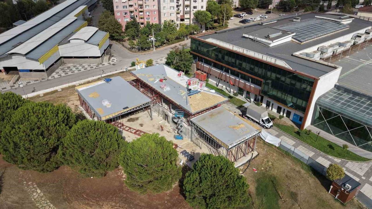 Cumhuriyet Mahallesi'ne kültür ve sohbetin yeni adresi: 3 bin 840 metrekarelik kitap kahve
