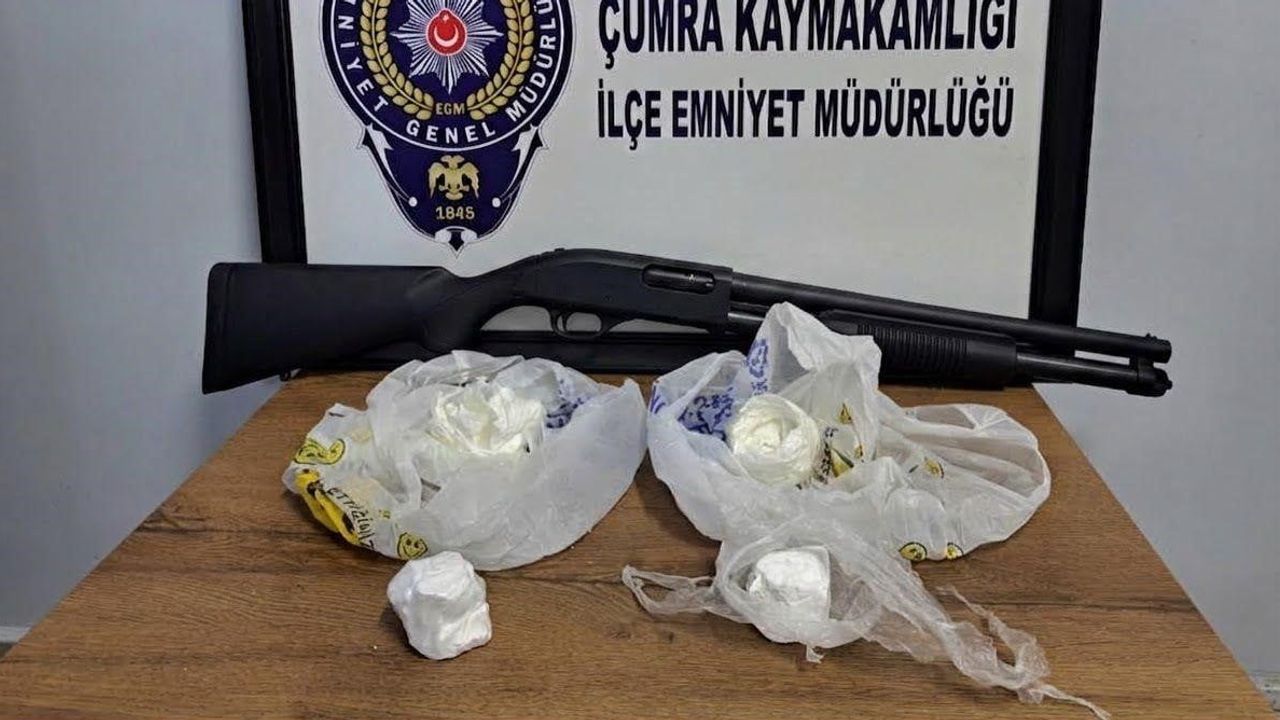 Çumra'da 130 gram kokain ve ruhsatsız pompalı tüfek ele geçirildi, 4 şüpheli tutuklandı