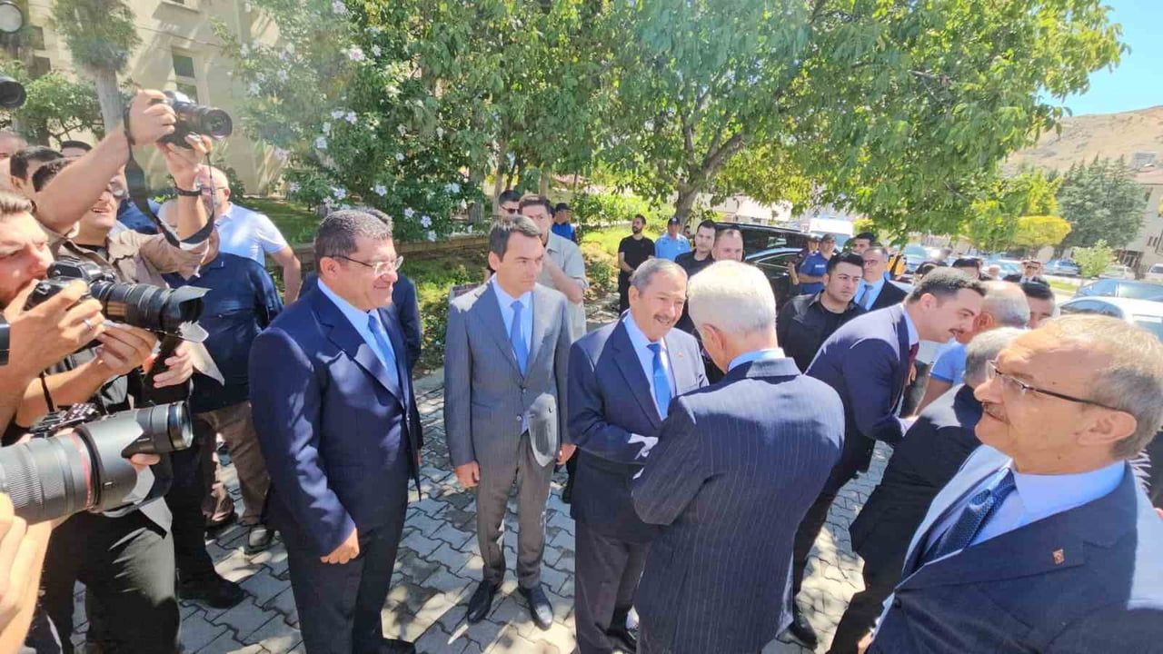 Darende'de inceleme yapan bakan Abdulkadir Uraloğlu