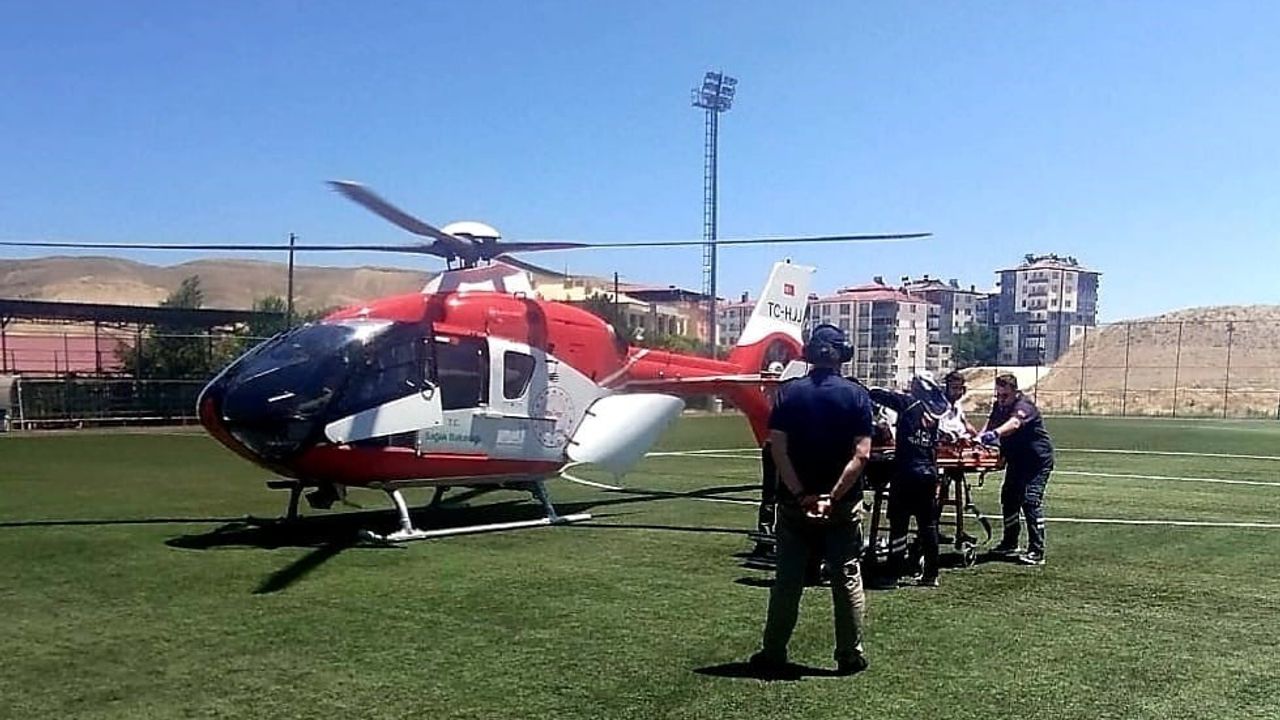 Darende'de kalp krizi geçiren hastaya havadan sevk kararı