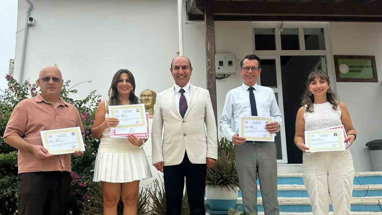Datça'da eğitim projelerine katkı sağlayan personele teşekkür belgesi takdimi