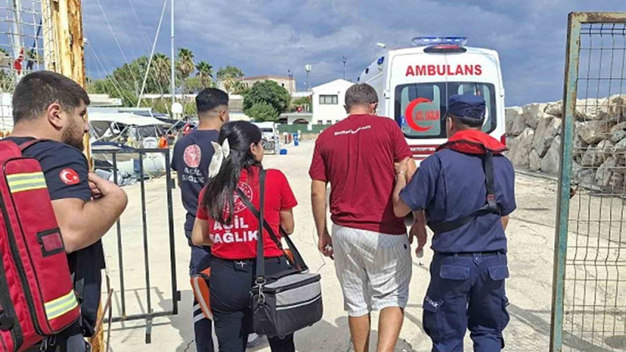 Datça'da gezi teknesinde rahatsızlanan yolcuya Sahil Güvenlik'ten tıbbi tahliye