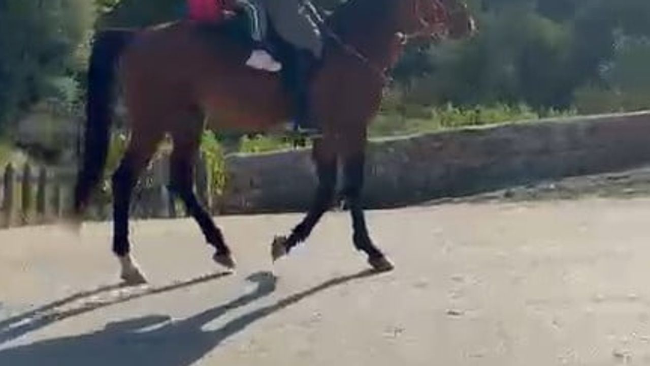 Dayının atlı jesti ilkokulun ilk gününü renklendirdi