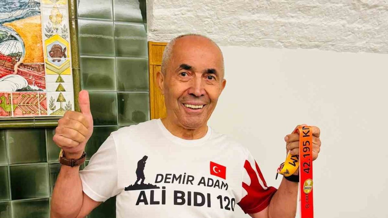 Demir adam Ali Bıdı 77 yaşında Moskova maratonu'nda Türkiye'yi temsil etti
