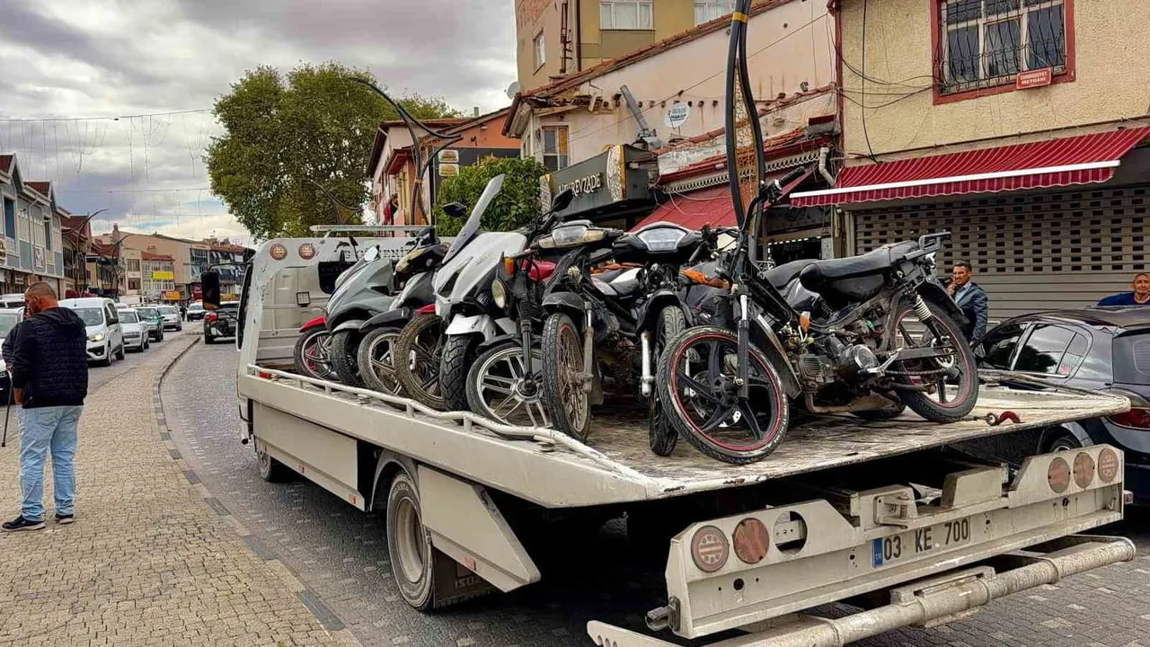 Denetim dalgası Bolvadin sokaklarında: 52 motosiklet muhafaza altına alındı