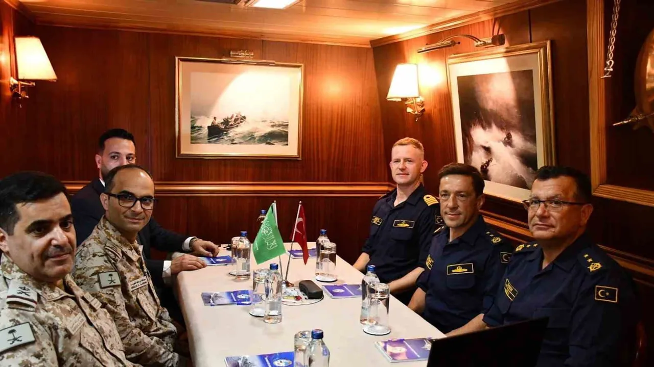 Deniz diplomasi: TCG Kemalreis Cidde'de temaslarda bulundu