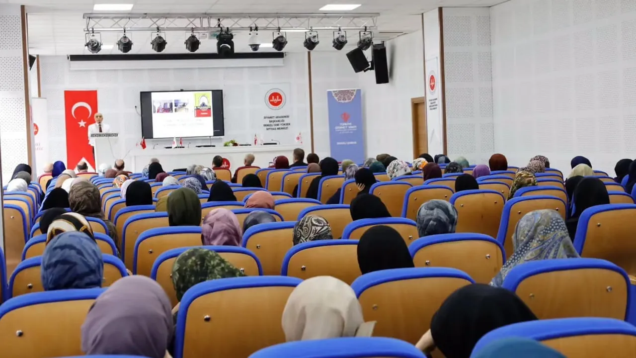 Denizli'de din görevlilerine örnek şahsiyet ve sorumluluk semineri
