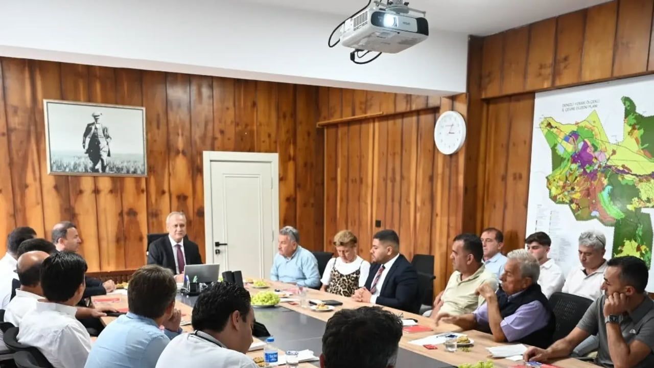 Denizli'de üzüm üreticilerinin talepleri masaya yatırıldı: sürdürülebilirlik ve adil fiyat ön planda